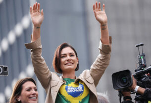Michelle Bolsonaro destaca trajetória pessoal e voluntariado em estreia de campanha ao Senado