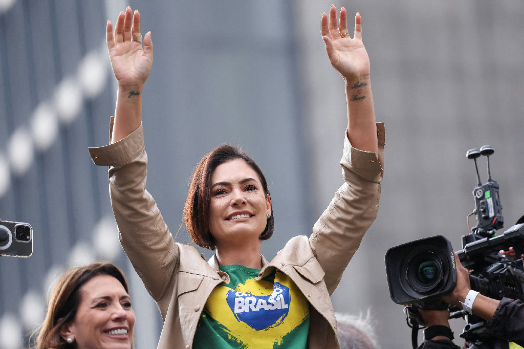 Michelle Bolsonaro destaca trajetória pessoal e voluntariado em estreia de campanha ao Senado