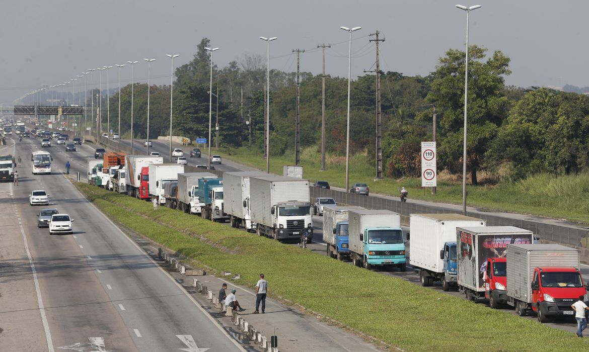 Nova lei torna obrigatório o piso mínimo do frete rodoviário no Brasil