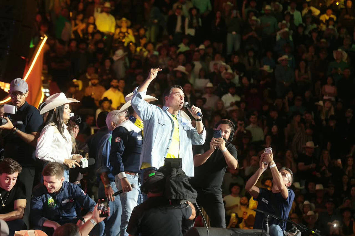 Ofensiva no TSE: Campanha de Lula aciona Flávio Bolsonaro, Caiado e Zema por infrações eleitorais