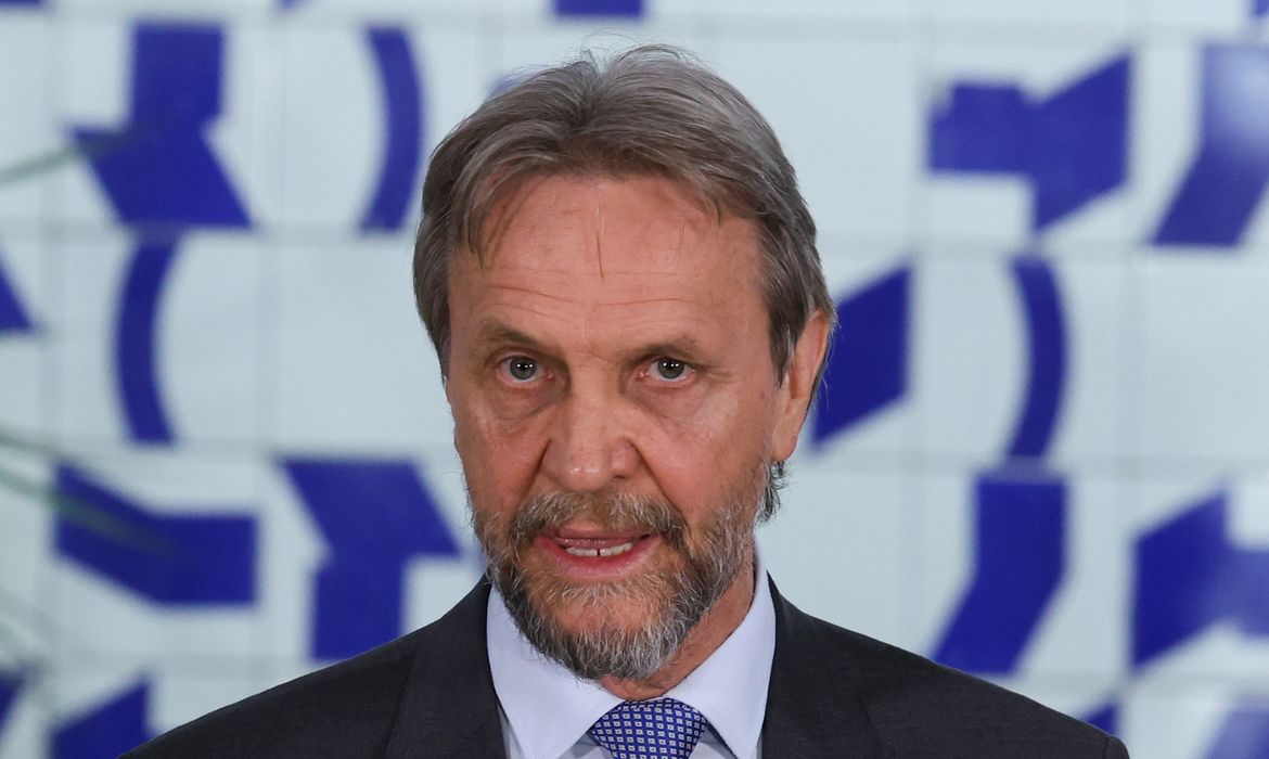 Pedro Uczai, líder do PT na Câmara, segue internado sem sequelas de AVC isquêmico