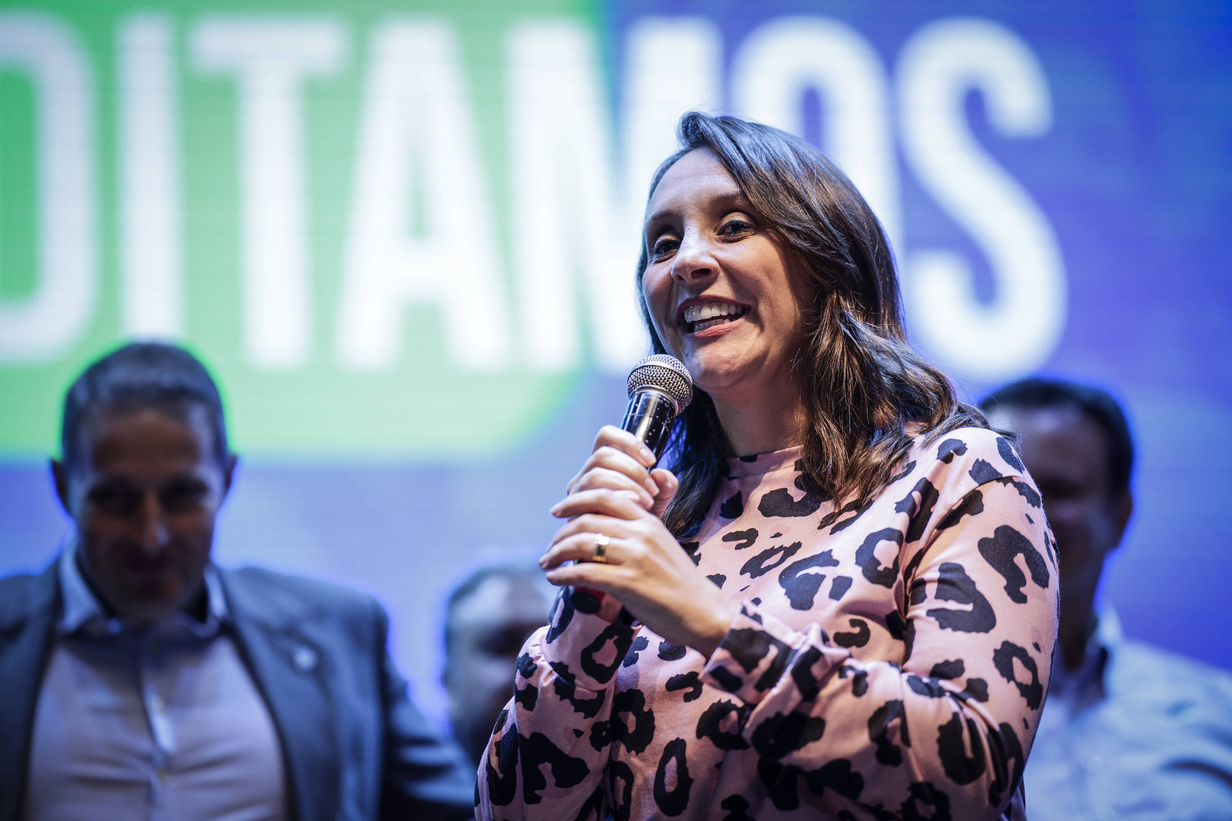 Podemos declara neutralidade em eleição presidencial e isola Flávio Bolsonaro