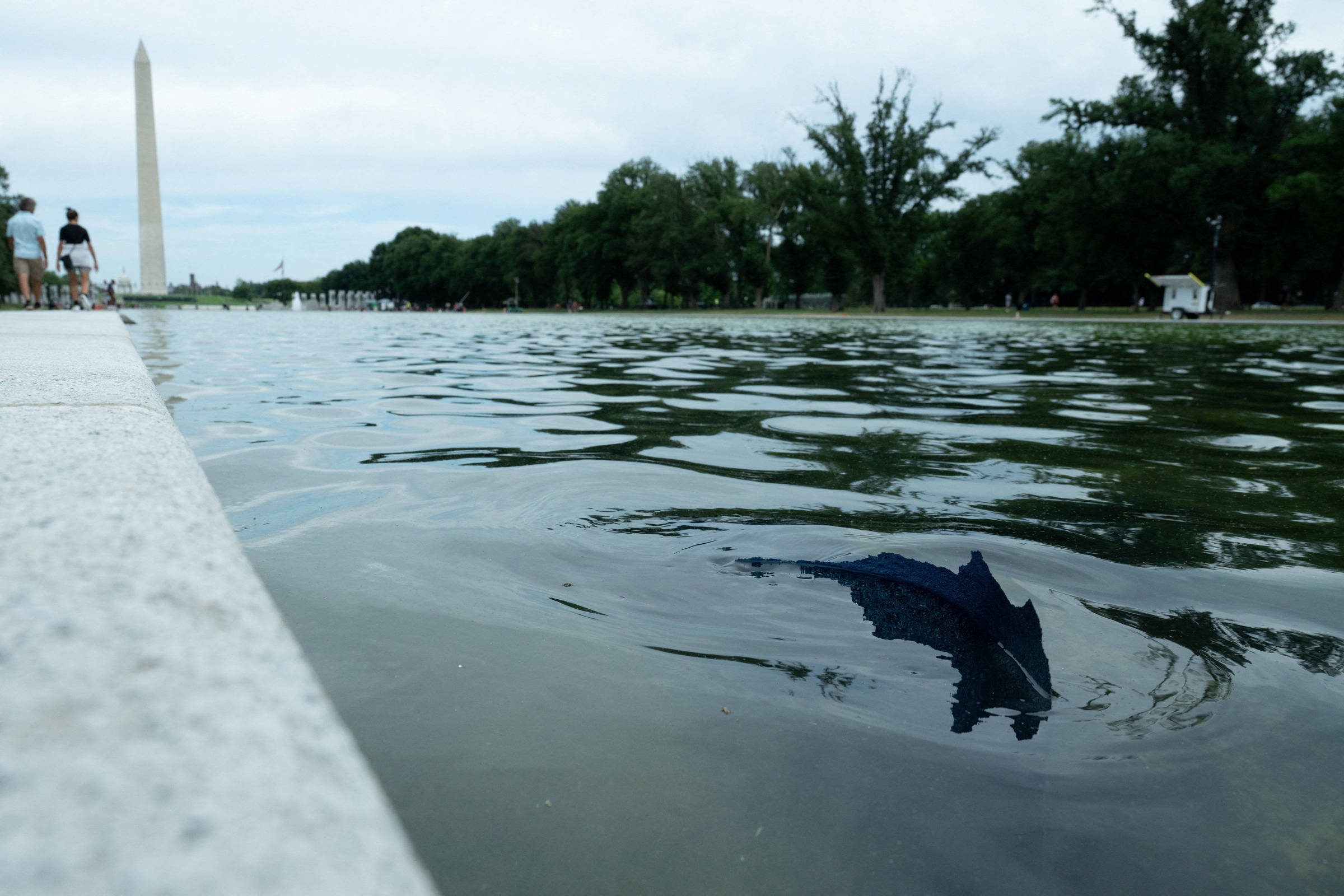 Promotoria federal contradiz Trump e aponta falha em obra do espelho d'água do Lincoln Memorial