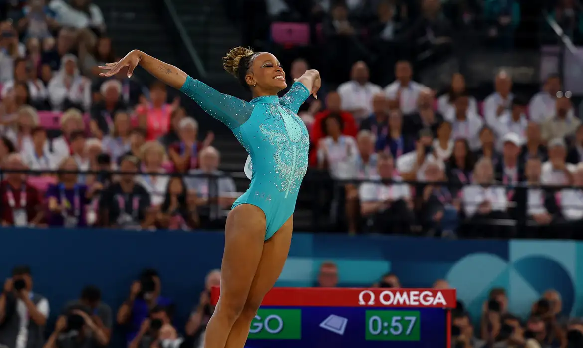 Rebeca Andrade retorna às competições após dois anos e mira Mundial de Ginástica