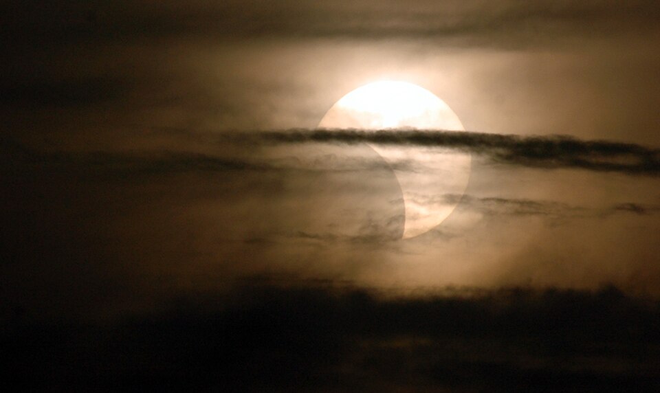 Rede elétrica europeia se mobiliza para eclipse solar e seus efeitos na energia