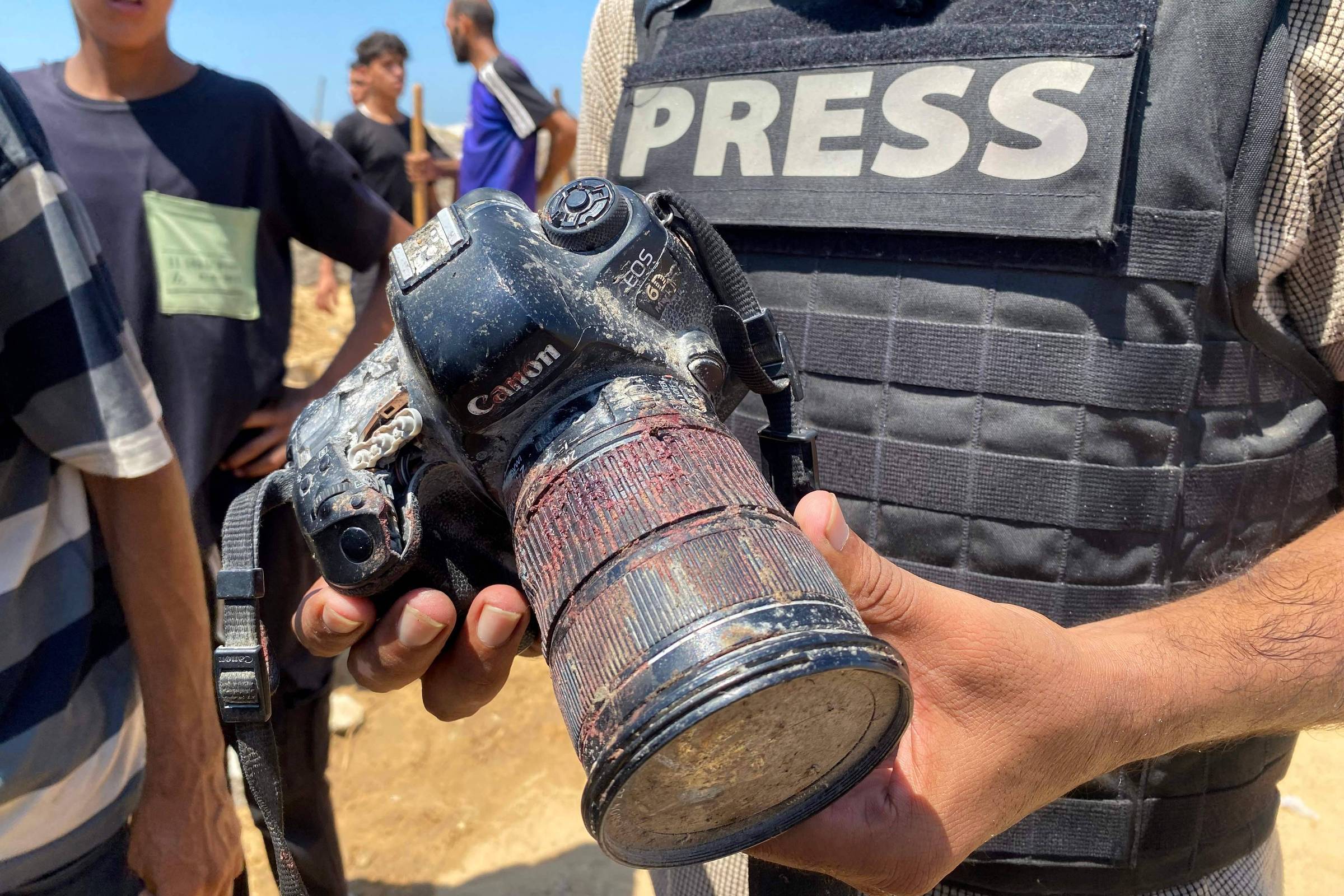 Relatório detalha 467 violações contra jornalistas palestinos por forças israelenses em seis meses