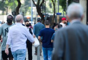 Religião e política: 81% dos brasileiros exigem que candidatos acreditem em Deus