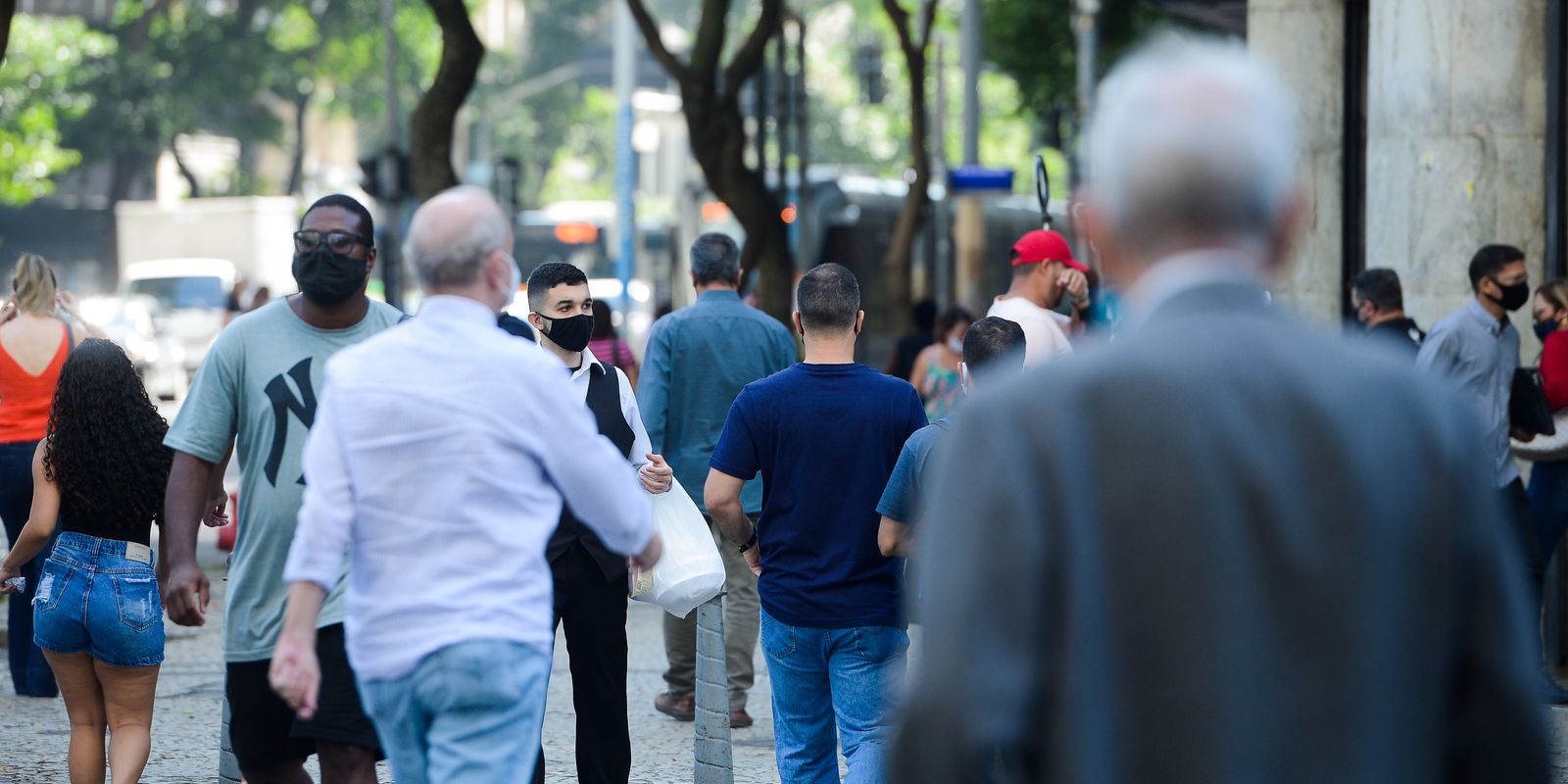 Religião e política: 81% dos brasileiros exigem que candidatos acreditem em Deus