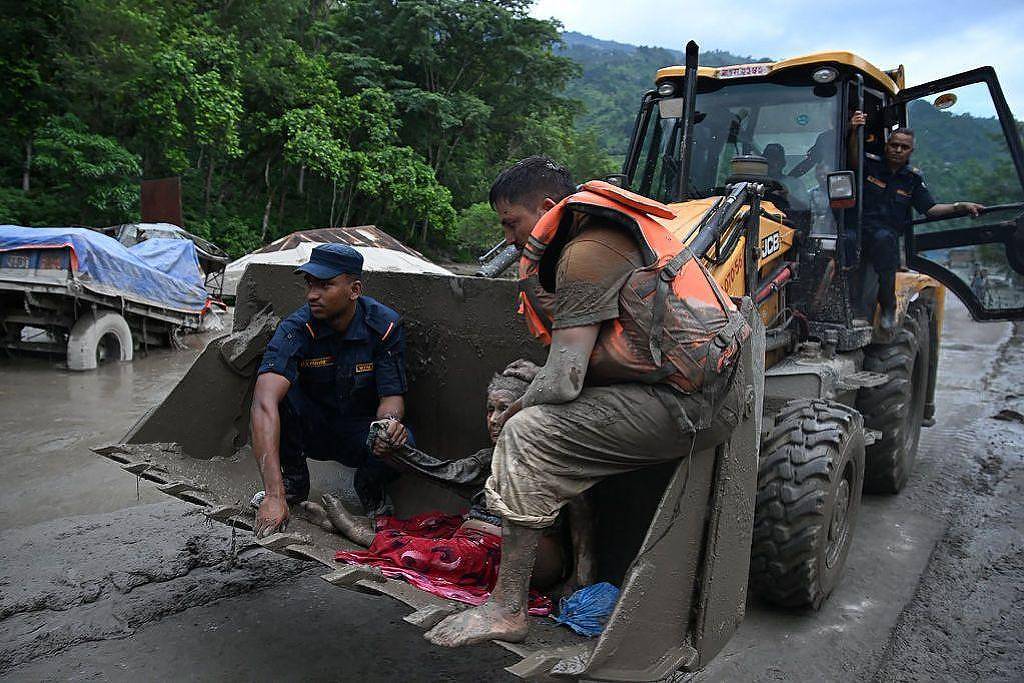 Rompimento de lago glacial no Nepal eleva risco e mortes chegam a 543