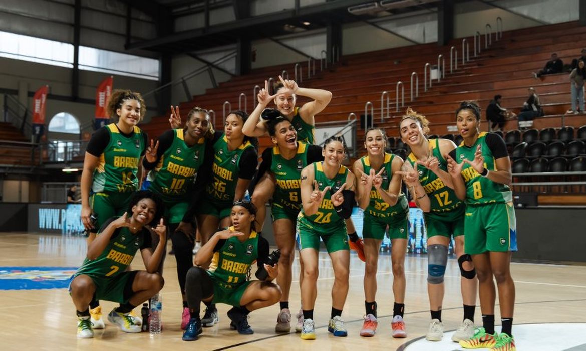 Seleção feminina de basquete do Brasil estreia com vitória dominante sobre o Chile no Sul-americano