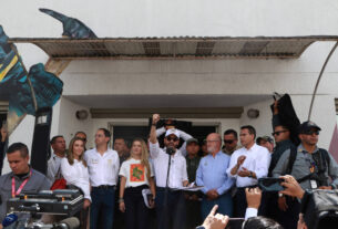 Terremoto na Colômbia desafia governo Espriella e expõe alinhamentos ideológicos em sua estreia