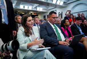 Trump ataca repórter da CNN e Casa Branca intensifica ofensiva contra jornalista