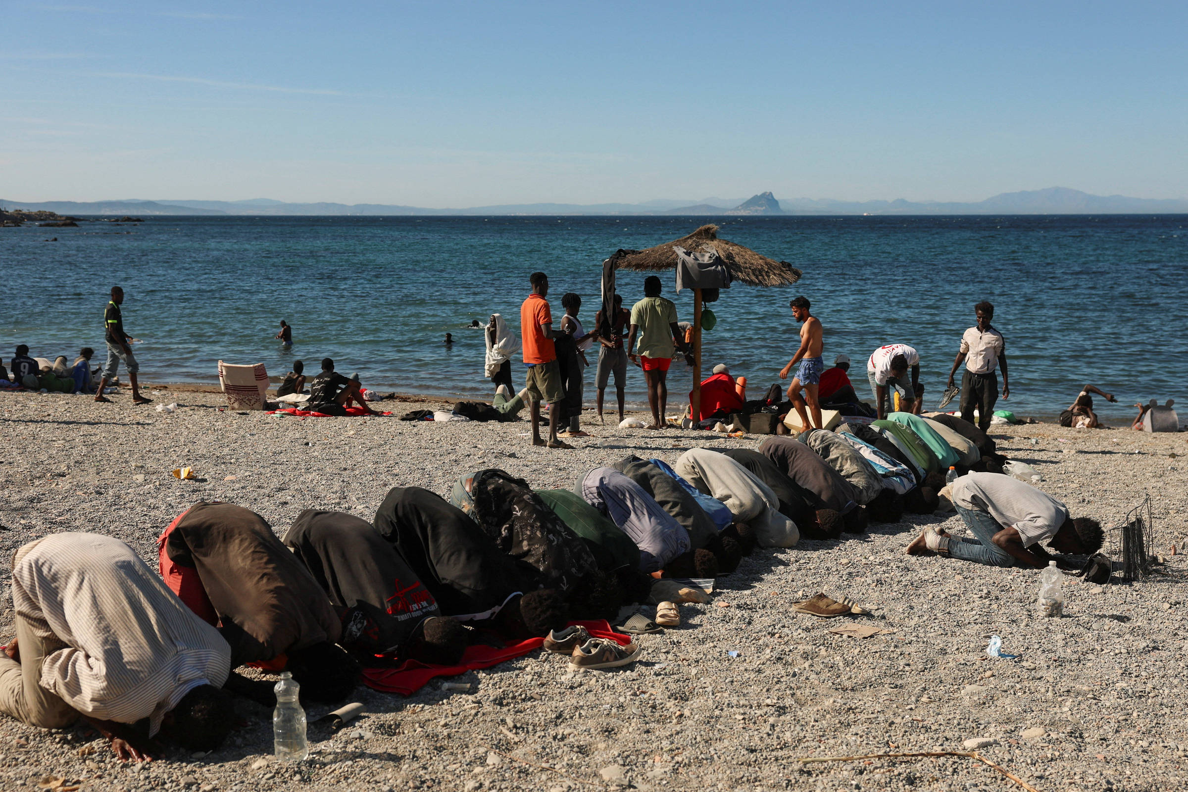 União Europeia elogia Espanha, mas adverte sobre programa de regularização de imigrantes