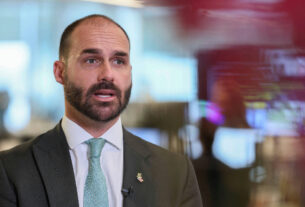Abandono de cargo: as regras que levaram à demissão de Eduardo Bolsonaro da PF