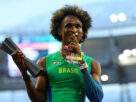 Alison dos Santos consagra-se campeão do Mundial Ultimate de Atletismo em Budapeste