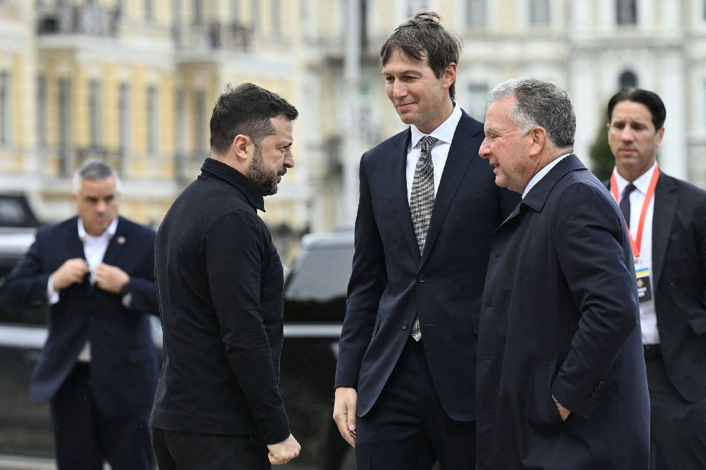 Após reunião com Putin em Moscou, emissários de Trump desembarcam em Kiev para tratar da paz