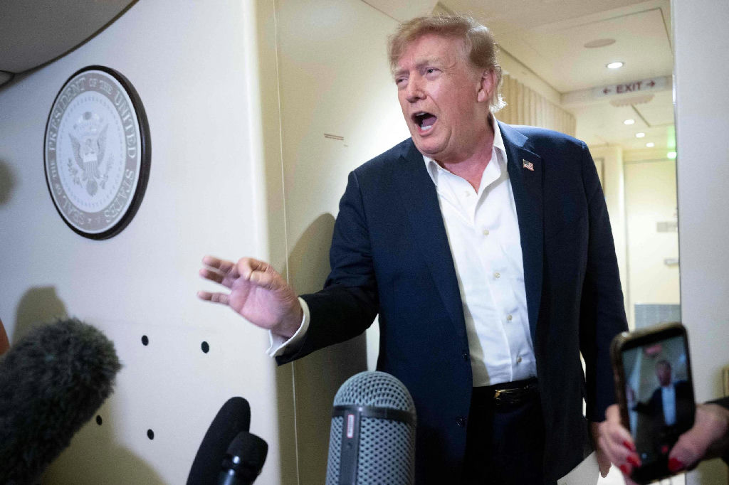 Aprovação de Trump recupera levemente após mínima, mas base republicana no Congresso enfraquece