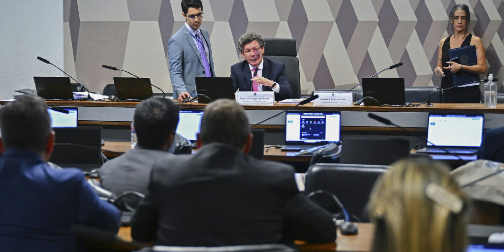 Câmara adia votação da MP que zera taxa das blusinhas para quarta-feira