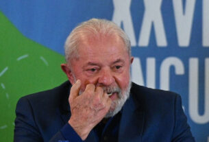 Campanha de Lula enfrenta críticas por uso de símbolos religiosos em estratégia eleitoral
