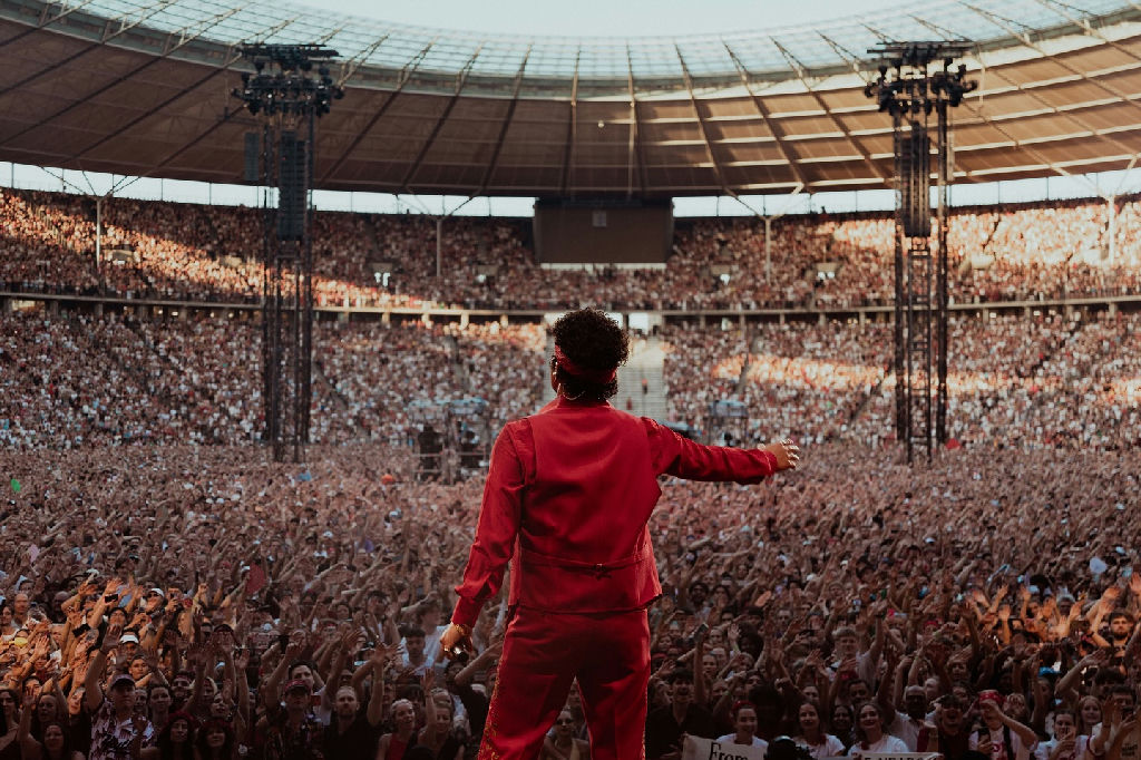 Com alta demanda global, turnê The Romantic Tour de Bruno Mars deve faturar US$ 500 milhões até 2027