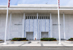 Crise financeira ameaça fechamento do icônico Kennedy Center em Washington