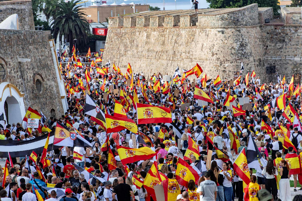 Crise migratória em Ceuta intensifica protestos e pressiona governo de Pedro Sánchez
