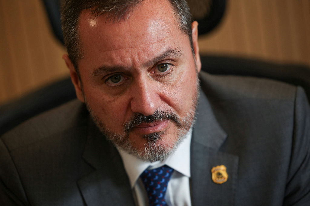 Decisão de Mendonça sobre diretor da PF amplia tensão entre Poderes