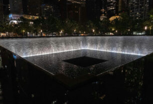 Drones iluminam o céu de Nova York em homenagem às vítimas do 11 de Setembro