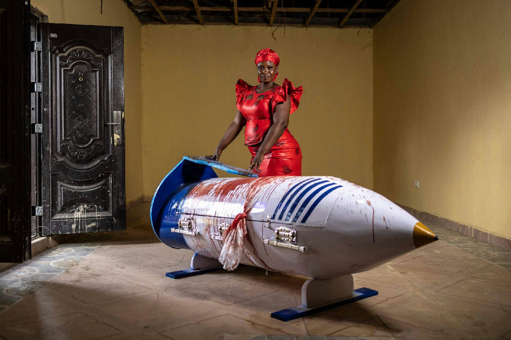 Em Gana, caixões figurativos transformam despedidas em arte e homenagem