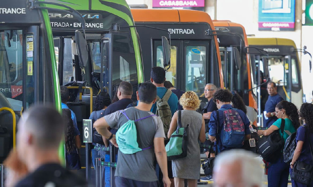 Escala 6x1: pesquisa revela que 67% dos brasileiros sofrem com piora na saúde mental