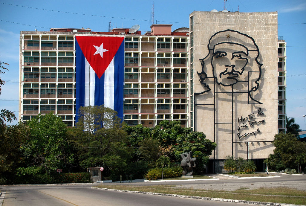 EUA endurecem sanções contra Cuba e restringem viagens de americanos à ilha