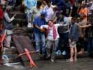 Famílias realizam funerais simbólicos no Nepal após avalanche devastadora