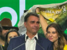 Flávio Bolsonaro usou jatinho ligado a ex-banqueiro investigado, revela Piauí