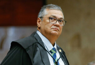 Flávio Dino retira sigilo de investigação sobre filme de Bolsonaro e determina novas diligências