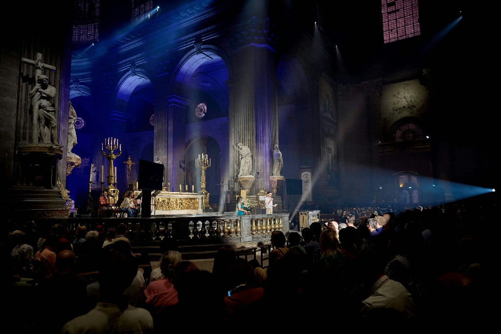 França recebe Papa Leão 14 em visita histórica para a Igreja Católica após escândalo de abusos