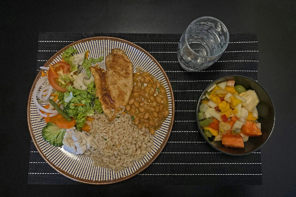Jet lag alimentar: por que mudar o horário das refeições no fim de semana ameaça o coração dos homens