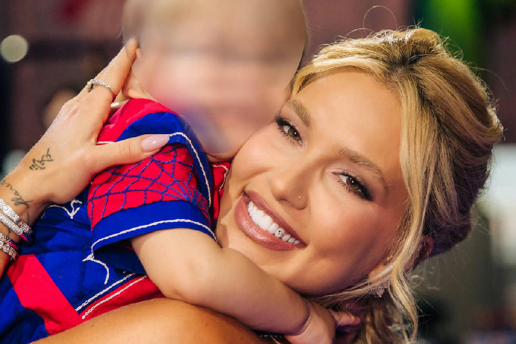 Joia dental como a de Virginia Fonseca: especialistas alertam para cuidados essenciais e riscos à saúde bucal