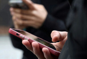 Jovem de 16 anos cria plataforma digital para orientar novos eleitores brasileiros