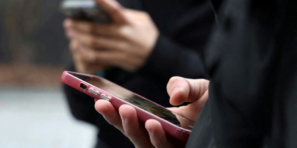 Jovem de 16 anos cria plataforma digital para orientar novos eleitores brasileiros