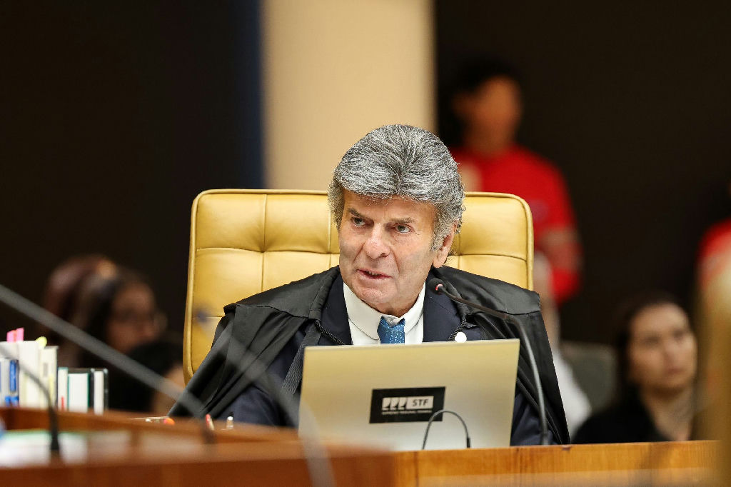 Luiz Fux suspende decisão de Flávio Dino e devolve caso ao plenário do STF