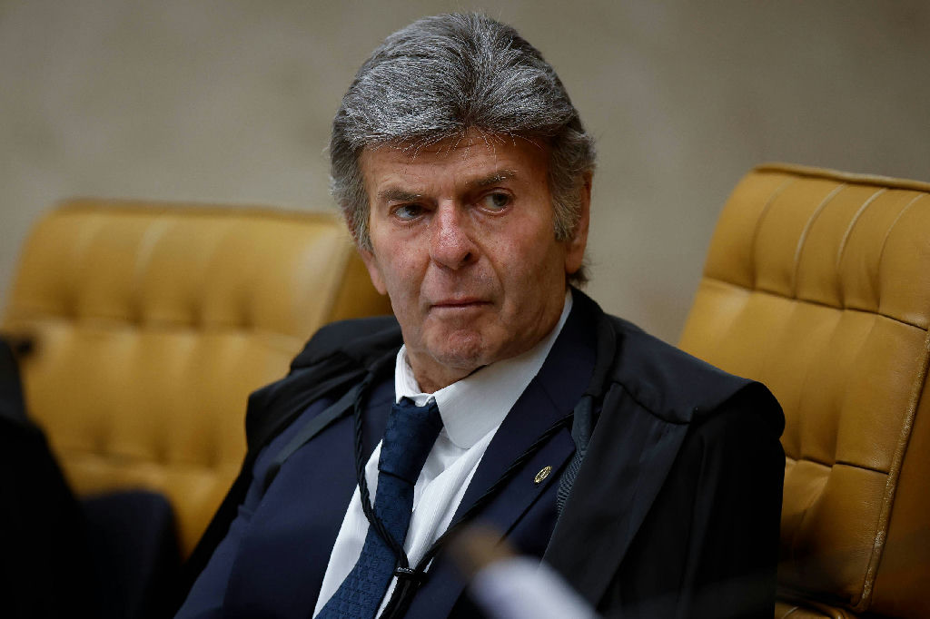 Mensagens revelam encontro entre filho de Luiz Fux e banqueiro Daniel Vorcaro em Nova York