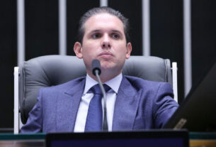 Mensagens revelam tratativas entre Hugo Motta e dono do Banco Master