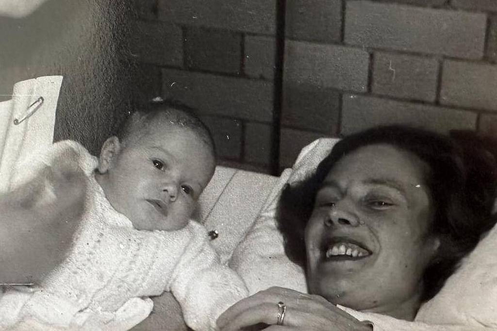 Nascimento em pulmão de aço: a história de Elizabeth e o alerta da poliomielite
