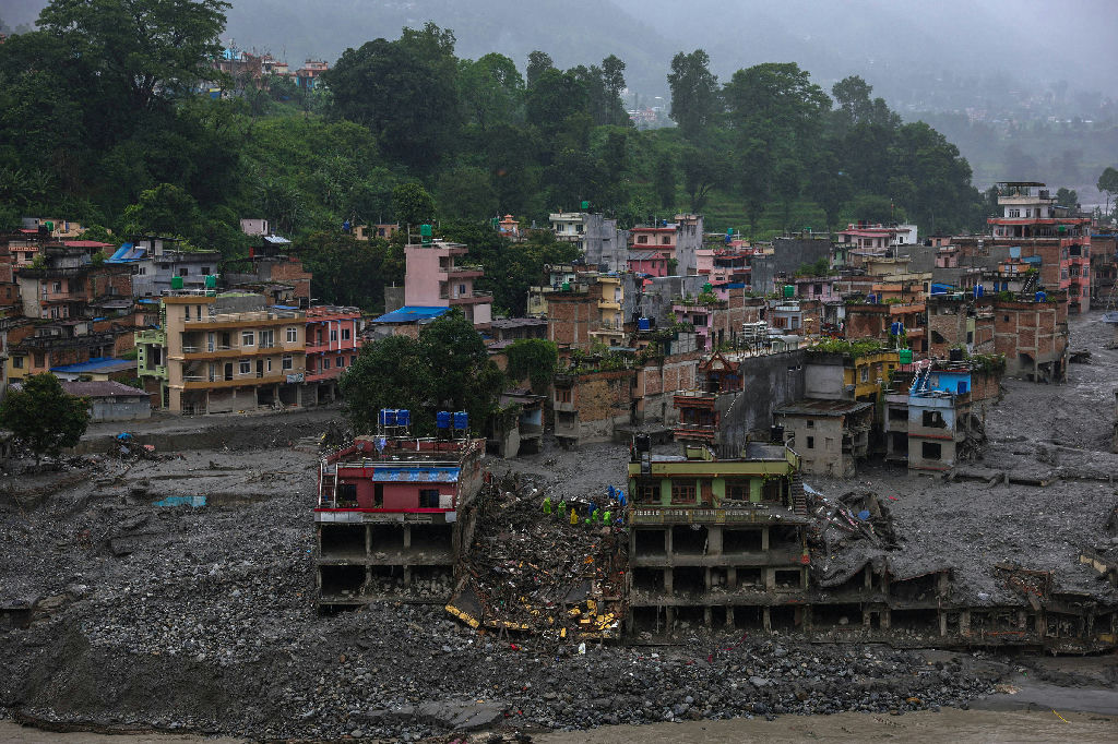 Nepal enfrenta desafio de reconstrução após inundações devastadoras