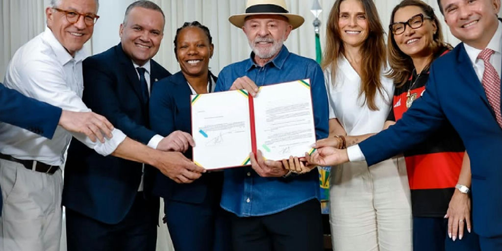 Nova lei sancionada por Lula estabelece diretrizes para fortalecer o futebol feminino no Brasil