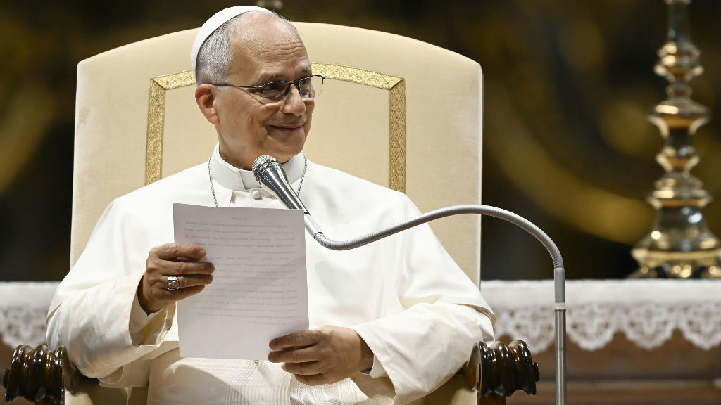 Papa Leão XIV e cardeal Sarah buscam trégua nas tensões litúrgicas da Igreja