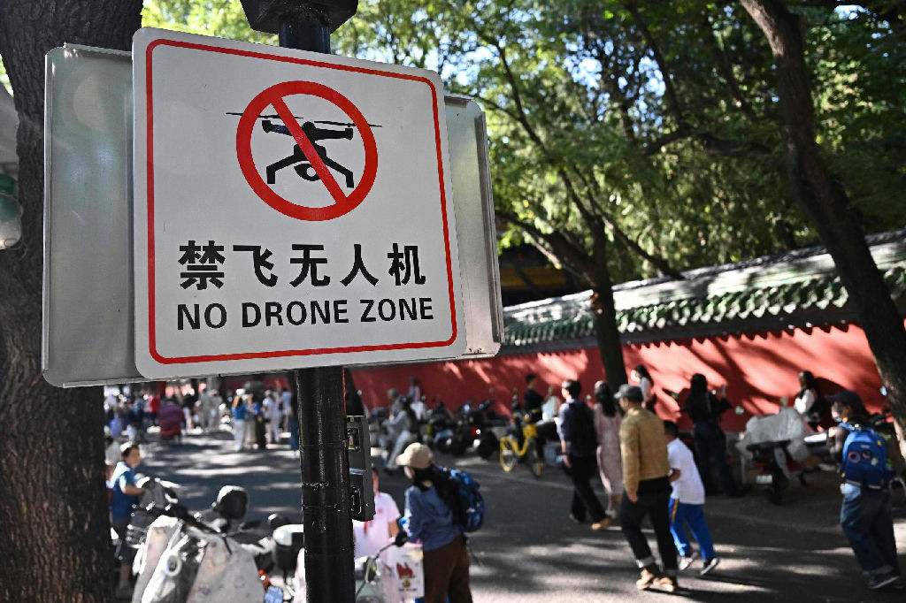 Pequim endurece controle sobre drones após acidente em arranha-céu