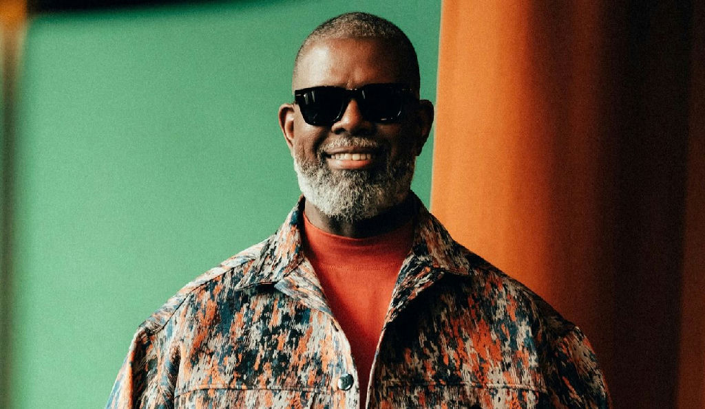 Péricles lança "Camuflagem" e confirma turnê "Canta Motown" para o Brasil