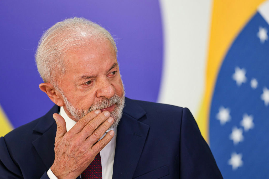 Pesquisa Quaest revela recuo do apoio a Lula no Nordeste em embate com Flávio Bolsonaro