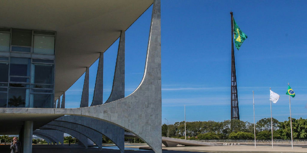 Prefeitos brasileiros cobram nova relação federativa e pautas urgentes de presidenciáveis